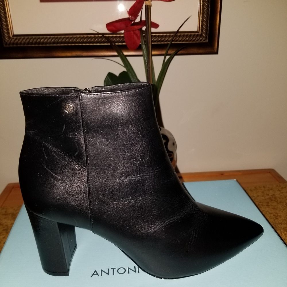 Women's NIB Black Leather Bootie